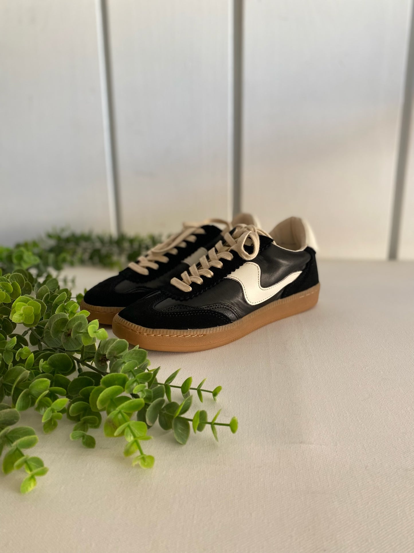 Notice Sneaker - Black Suede