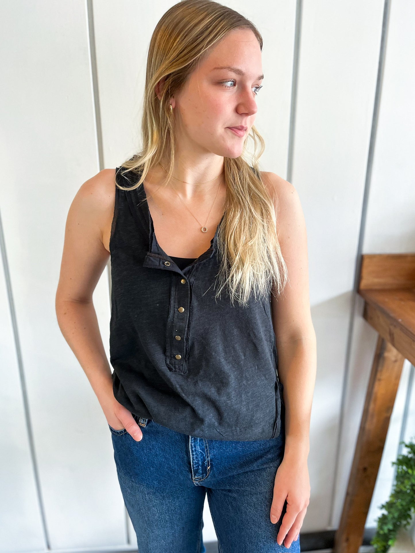 Love Language Solid Tank - Black