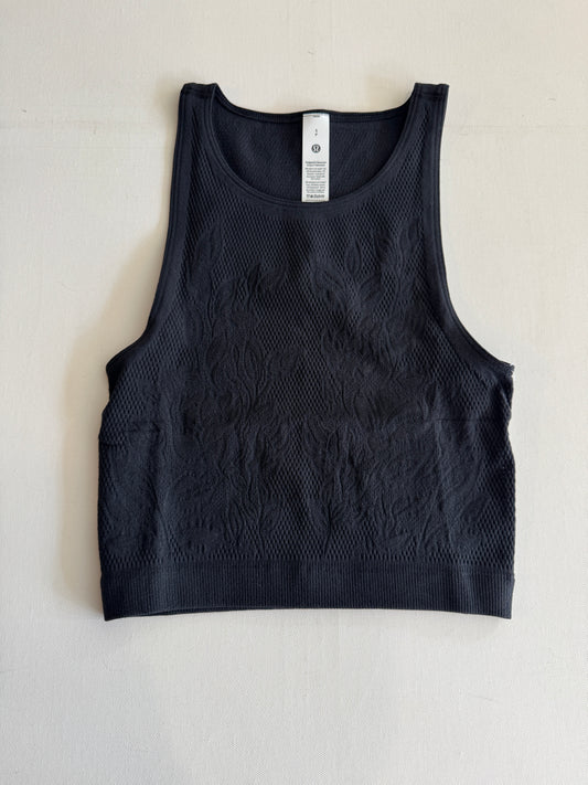 RevealKnit Floral Cropped Tank - Black
