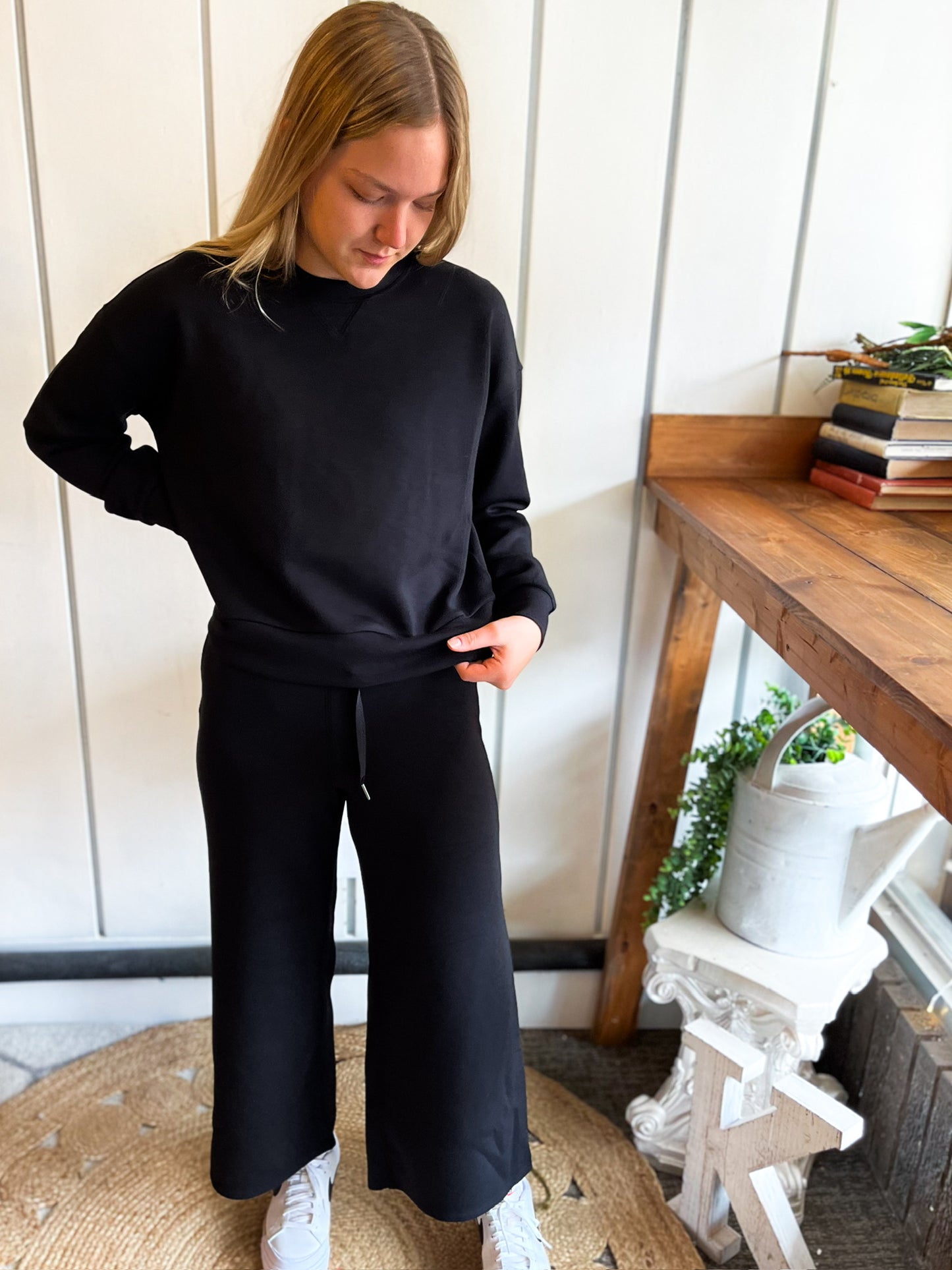 AirEssentials Cropped Wide Leg Pant - Very Black