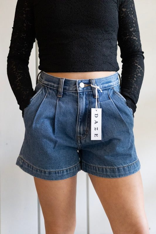 Coronado Pleated Short - Montage