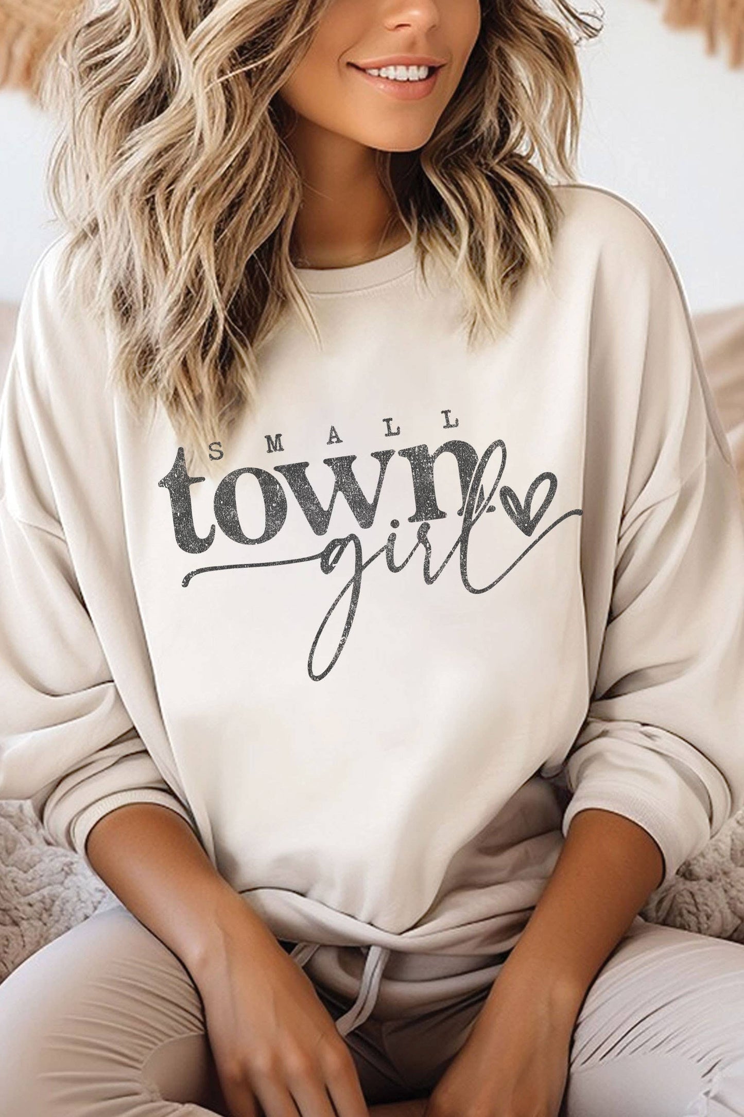 SMALL TOWN GIRL GRAPHIC BRUSHED SWEATSHIRT - OAT