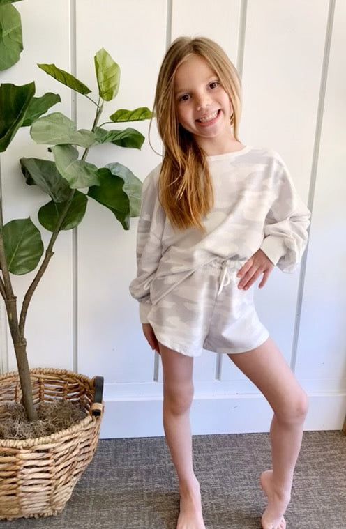 Girls Mia Camo Short - Dove Grey